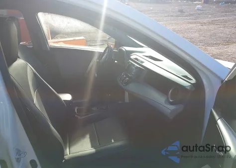 2015 Toyota Rav4 Le z USA, uszkodzony, nr VIN JTMZFREV0FJ040337